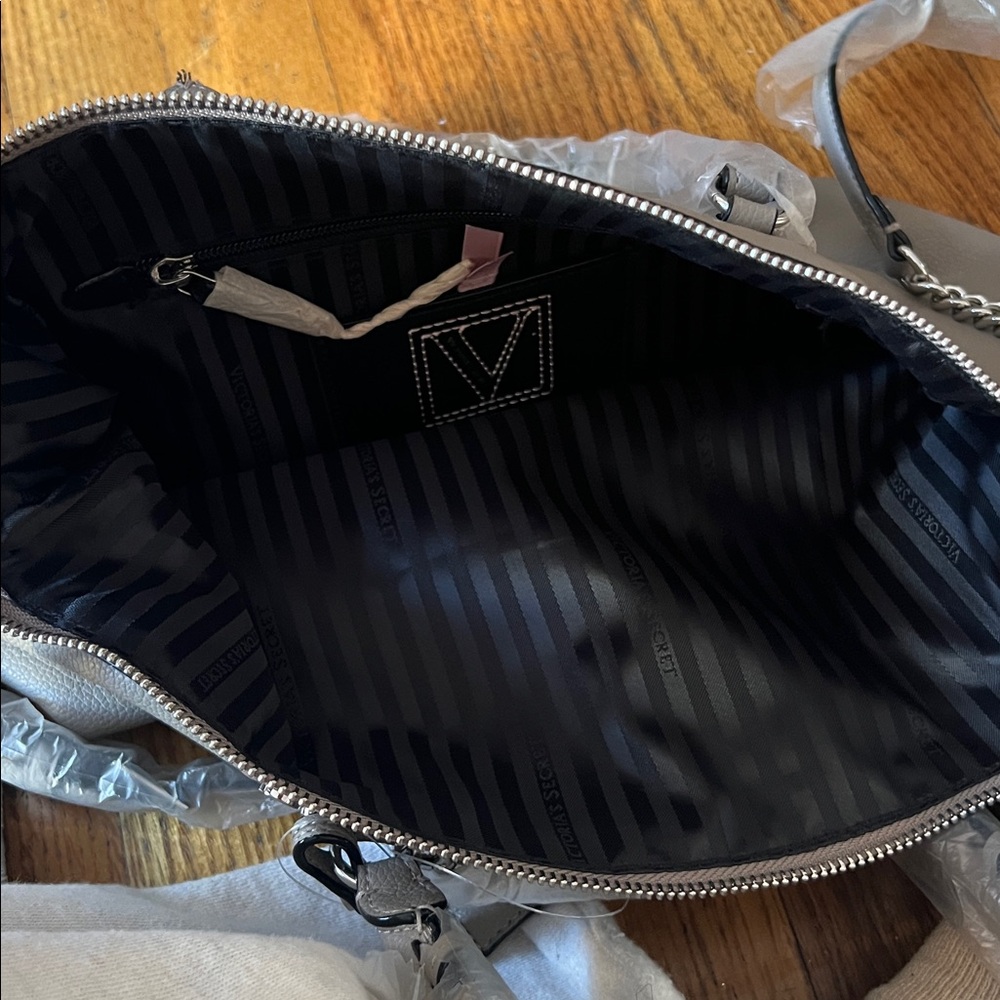 Victoria's Secret Gray Shoulder Bag with Chain Detail - Picture 4 of 4